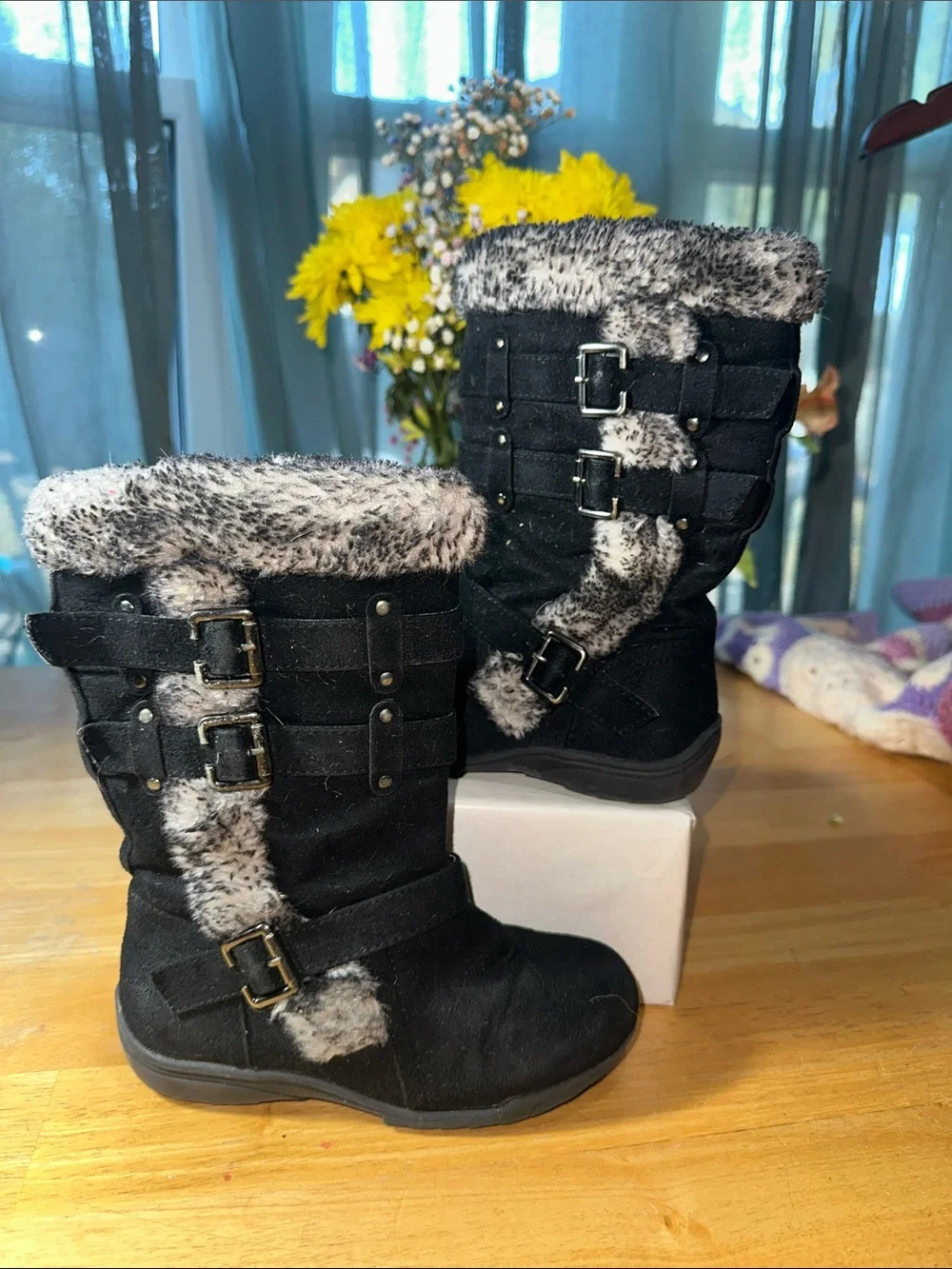 🤩Kid’s Black Faux-Fur Trim Winter Boots with Decorative Buckles & Lining. 🎁3